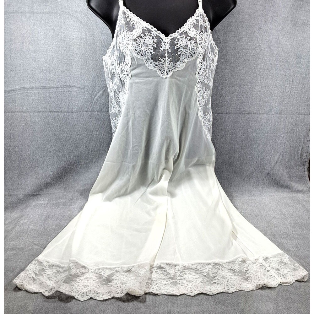 Vintage Formfit 1970s White Nylon Slip Lace Bodice Sz 34 Tall Romantic Bride